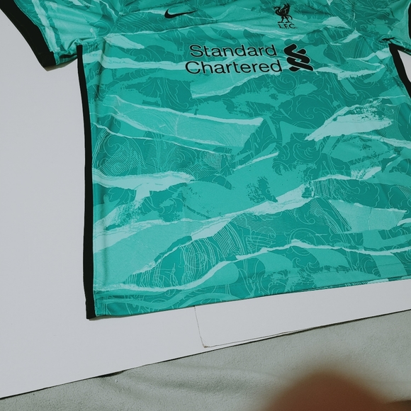 Liverpool jersey - Picture 4 of 8